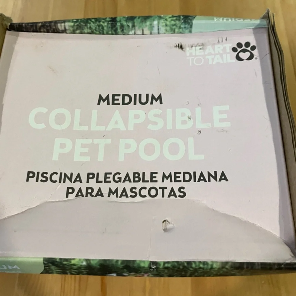 NEW Never Opened Heart to Tail Medium Collapsible Pet Pool 31.5” x 7.9”